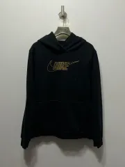 ナイキ ブラック フーディー 金色 ロゴ 13/14t