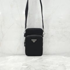 新品未使用⭐︎PRADA 2TT091 ナイロン スマートフォンケース - メルカリ