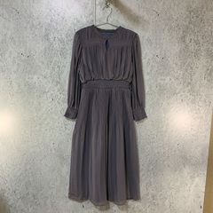 美品 アナイANAYI バックサテンプリーツワンピース グレージュ定価4.6