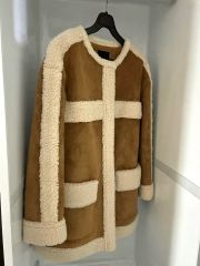 ウィムガゼット【FURLING by GIANNI】ムートンロングコート - メルカリ