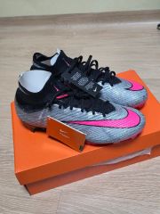Nike KM x サッカーシューズ ブラック/レッド - メルカリ