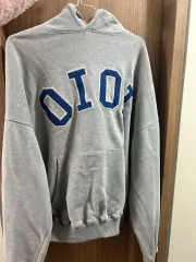 O!Oi グレー フーディー 出品のサムネイル