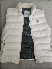 MONCLER オフホワイトダウンベスト - メルカリ