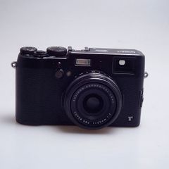 動作確認済）FUJIFILM X10 デジタルカメラ フラッシュ 充電器セット