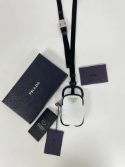PRADA ホワイト ハンドル付き AirPodsProケース - メルカリ