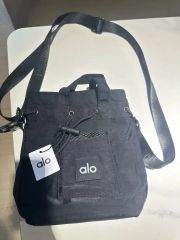 新品】alo yoga ベルトバッグExplorer Fanny Pack 黒 - メルカリ