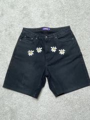 LABROS（ラブロス） 花柄刺繍 デニムショートパンツ LABROS（ラブロス） 花柄刺繍 デニムショートパンツ - メルカリ