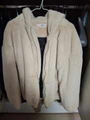☆新品/ドイツ輸入品/ZARA/フェイクファーZIPフーディ/Mサイズ