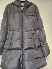 PRADA プルオーバー マウンテンパーカー ベージュ 40 - メルカリ