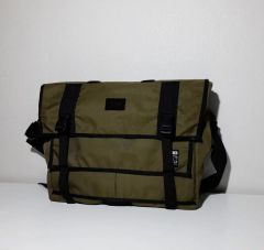 869様。希少 Patagonia メッセンジャーバッグ オリーブグリーン - メルカリ