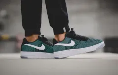 250) NIKE エアフォース1 フライニット ロー グリーン