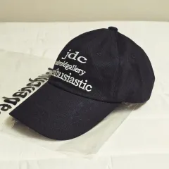 ジェイドンチャック jdc 刺繍 ベースボールキャップ 帽子 ブラック Mad world 2回着用 ユニセックスのサムネイル