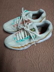 Nike 94430 パイナップル刺繍 スニーカー - メルカリ
