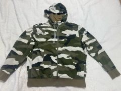 STUSSY迷彩ジップアップパーカー - メルカリ