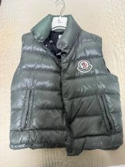 正規品、美品】MONCLER ダウンベスト チェック柄 グリーン - メルカリ