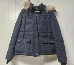 GUESS ブラック ダウン アウター 出品のサムネイル