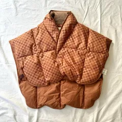 Celine セリーヌ トリオンフ ロゴ パファー ベストのサムネイル