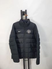 NIKE ナイキ マンチェスターユナイテッドFC ダウンジャケット M レッド