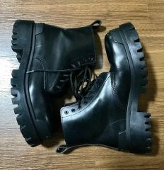 balenciaga distressed bulldozer boots 43 - メルカリ