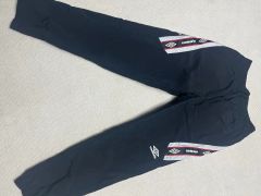 Umbro ブラックパンツ 光沢仕上げ Umbro ブラックパンツ 光沢仕上げ