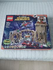 入手困難品】LEGO 76052 バットマン バットケイブ - メルカリ