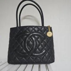シャネル バッグ 正規品のサムネイル