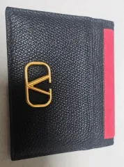Valentino ヴァレンティノ ブラック カードウォレット ゴールド ロゴのサムネイル