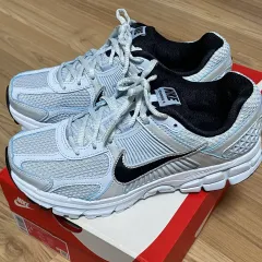 (ほぼ新品) NIKE ナイキ ズーム ボメロ5 ブルー レディース W245 (240オススメ)