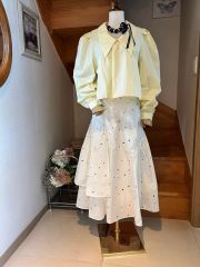 東雲絵名 ベージュ ZOZOTOWN シアーシャツ LOWRYSFARM - メルカリ