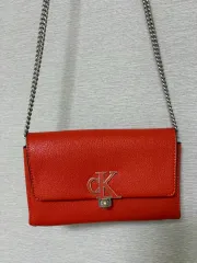 Calvin Klein CK レッド チェーン クロスバック