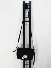 新品未使用 キラキララメがカワイイNike ナイキクロスボディショルダー 