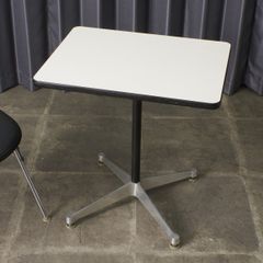 ■希少品■ herman コントラクトベース ハーマンミラー 楽天市場】【正規品／12年保証】 キャスターテーブル ハーマンミラー社製 miller サイドテーブル・ナイトテーブル・ローテーブル