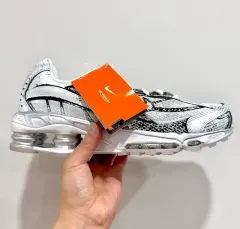 (270/US9)(新品)ナイキ ショックス ライッド 2 メタリック プラチナ
