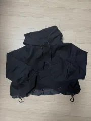 SACAI ブラック フーディー スウェット 1sizeのサムネイル