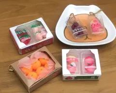 たべものガシャ キーホルダー フルーツ ボックス もも いちご ぶどう オレンジ