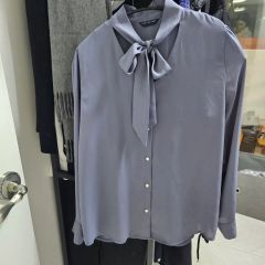 ラトータリテ＊ノーカラー タックギャザー ストレッチサテン プル 