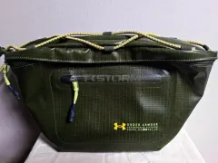 UNDER ARMOUR アンダーアーマー 光沢カーキ スリングバック 傷なし ユニセックスのサムネイル