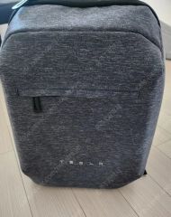 テスラ純正メガ バックパック ホワイト Mega(back)pack - メルカリ