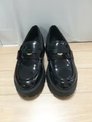 ZARA エナメル ブラック ローファー
