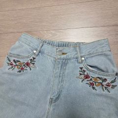 美品フレイアイディー 花柄刺繍 ストレートデニムパンツ0サイズ - メルカリ