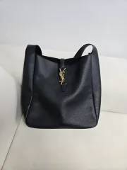Saint Laurent サンローラン LE5A7 ラージ ショルダーバッグ