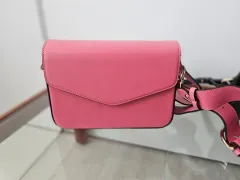 ピンク色 クロスバッグ