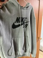 ナイキ sb フードTシャツ