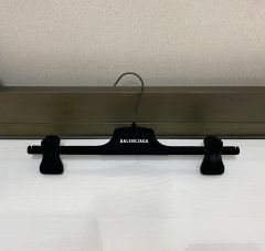 BALENCIAGA 衣類ハンガー ブラック - メルカリ