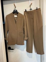 美品✨ベイジ ノーカラージャケット＋スカート セットアップ ベージュ