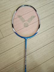 新品未開封】VICTOR バドミントンラケット スヌーピーコラボ 2本セット