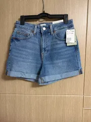 H&M ハイウエスト デニムショートパンツ