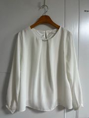 bitnabi パールチャーム付き ケープ風ブラウス ホワイト | Mercari