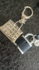 GUESS（ゲス） バッグ/南京錠 キーホルダー セットのサムネイル