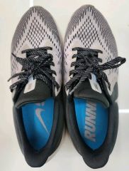 ナイキズーム ウィンフロー ５★☆ランニング★ Amazon | ナイキ(NIKE) ズーム ウィンフロー 5（ブラック/ホワイト